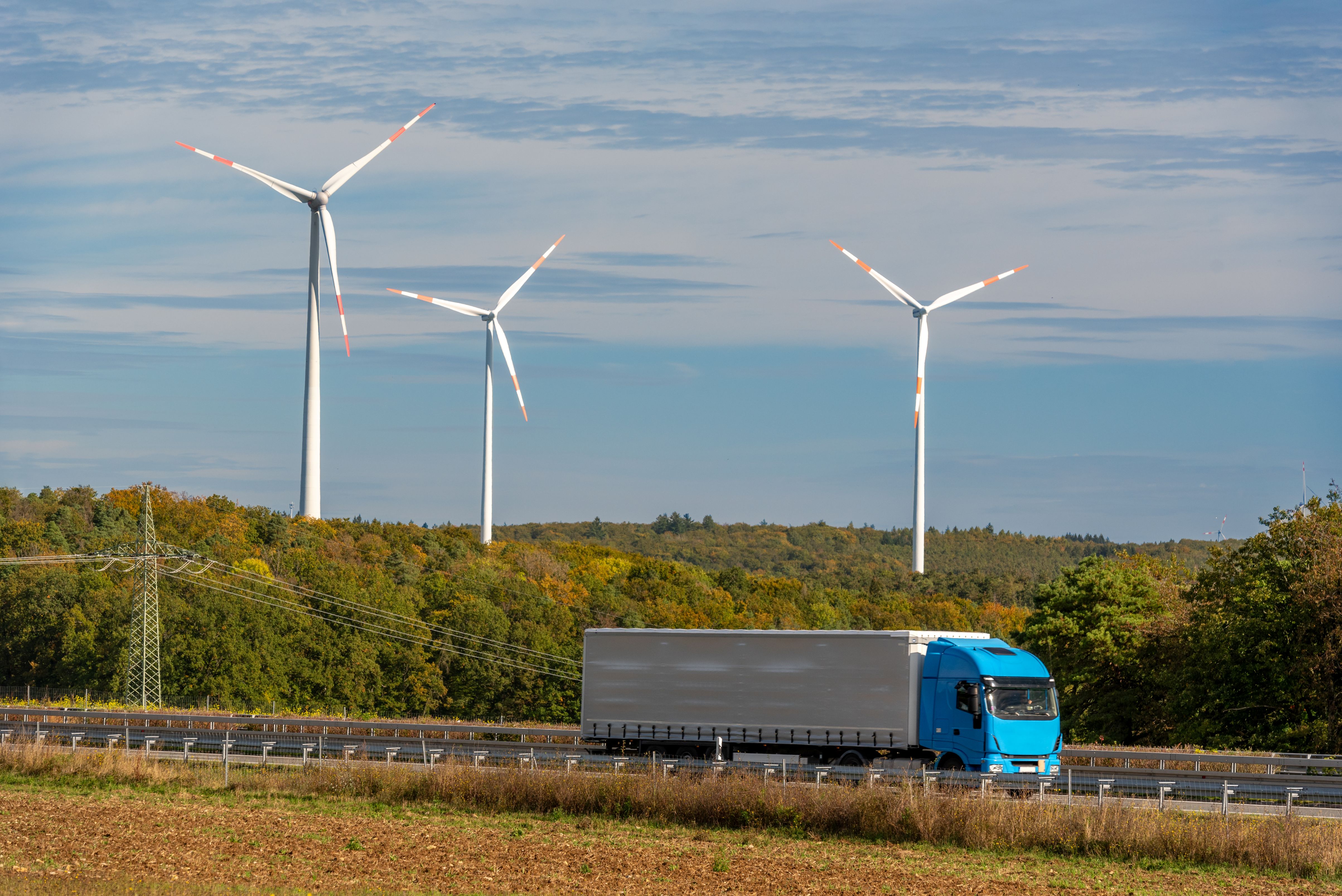 Food distribution truck with wind turbine