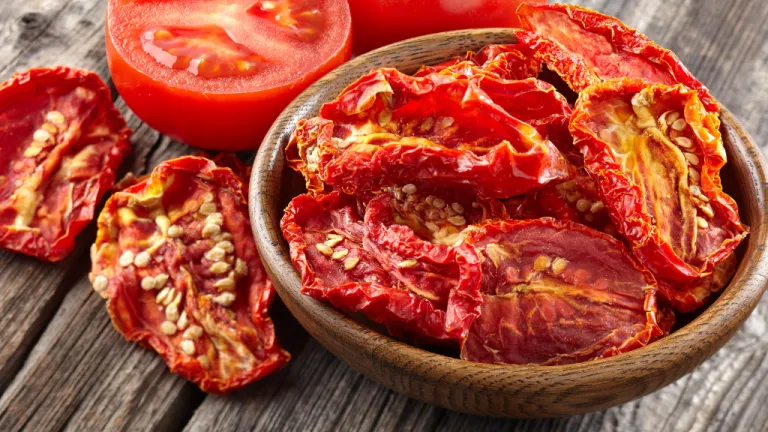 Fresh and sundried tomatoes in a bowl